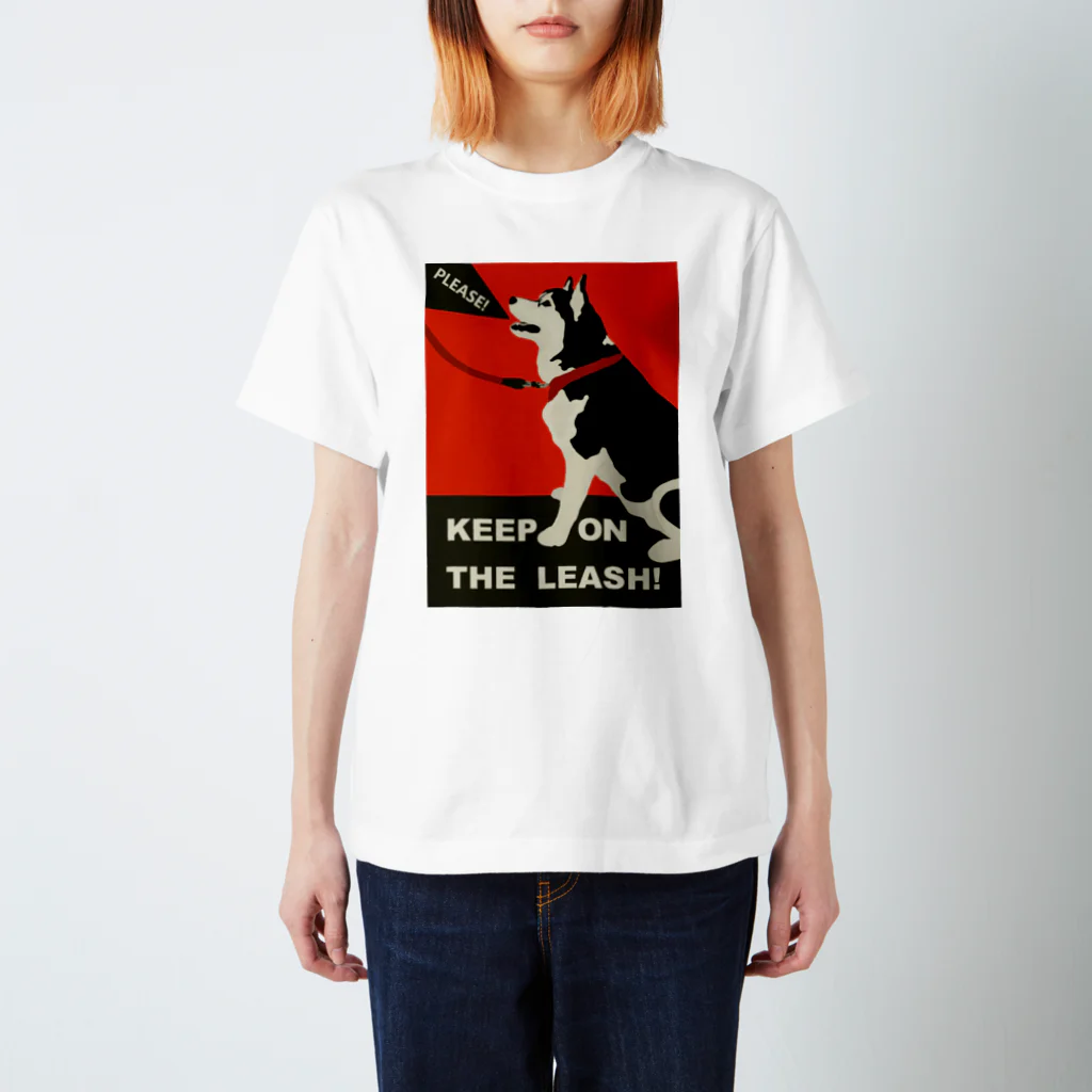 ねるくるのKEEP ON THE LEASH! (Revolutionary Red) スタンダードTシャツ