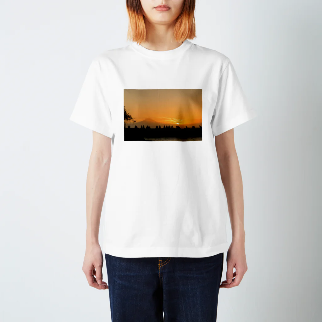 電気羊の夢の人生最後の夕陽 Regular Fit T-Shirt