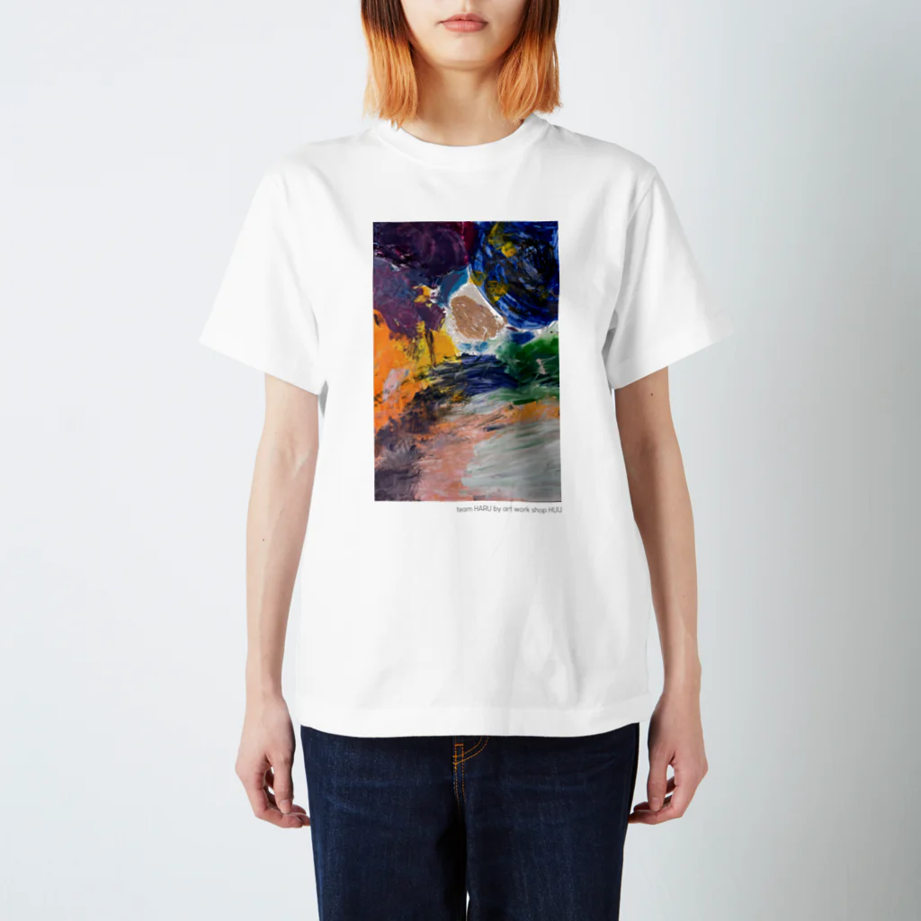 art workshop Huuのteam HARU「春の太陽」 Regular Fit T-Shirt