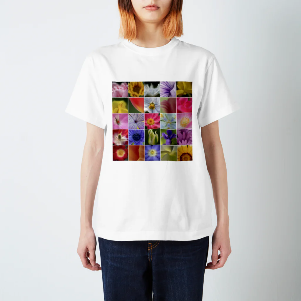 ReijiK_Studioの花、花、花 Regular Fit T-Shirt