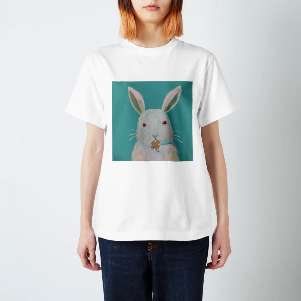 AoriARTのうさぎと四つ葉のクローバー Regular Fit T-Shirt