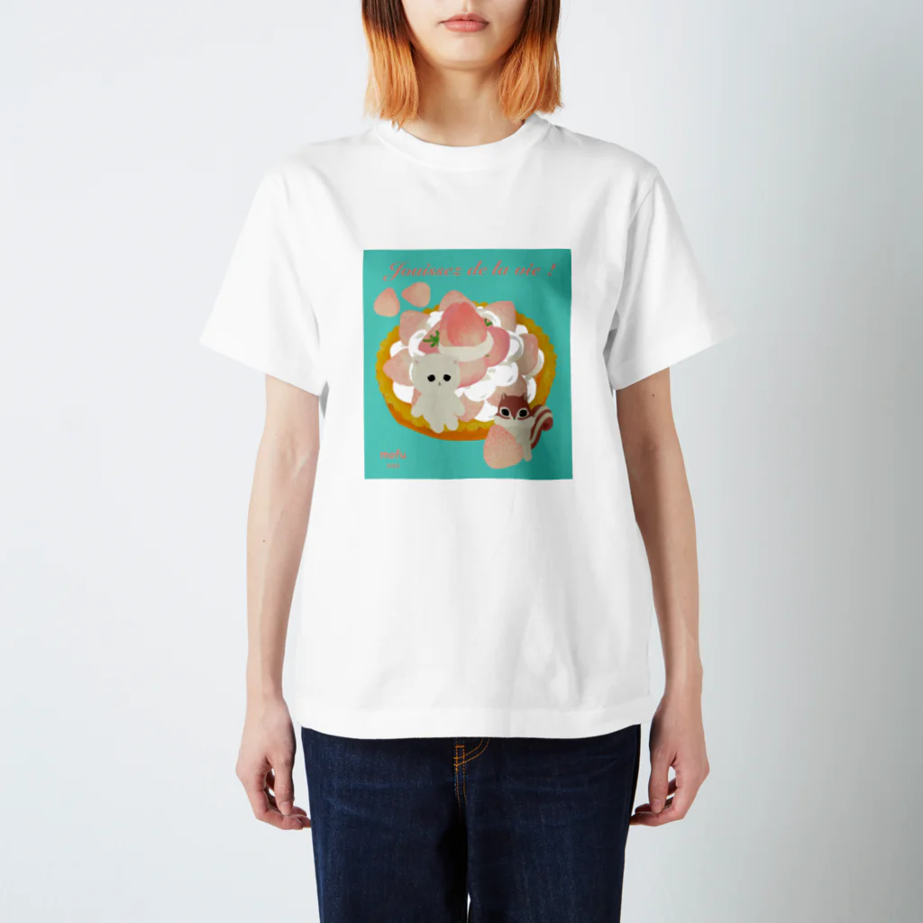 ペルシャ猫のモフの白いちごタルト スタンダードTシャツ