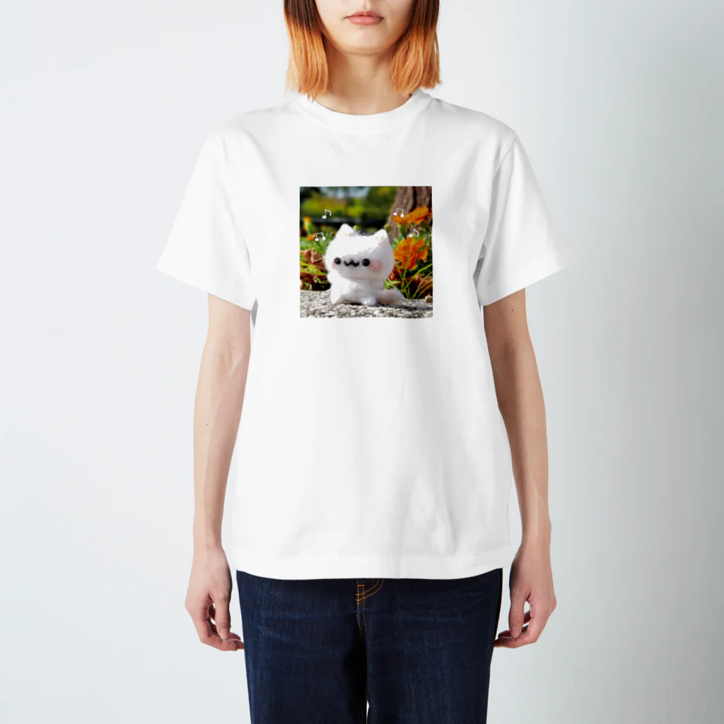 DECORの気づかいのできるネコ　おでかけ（フェルト）ver. スタンダードTシャツ