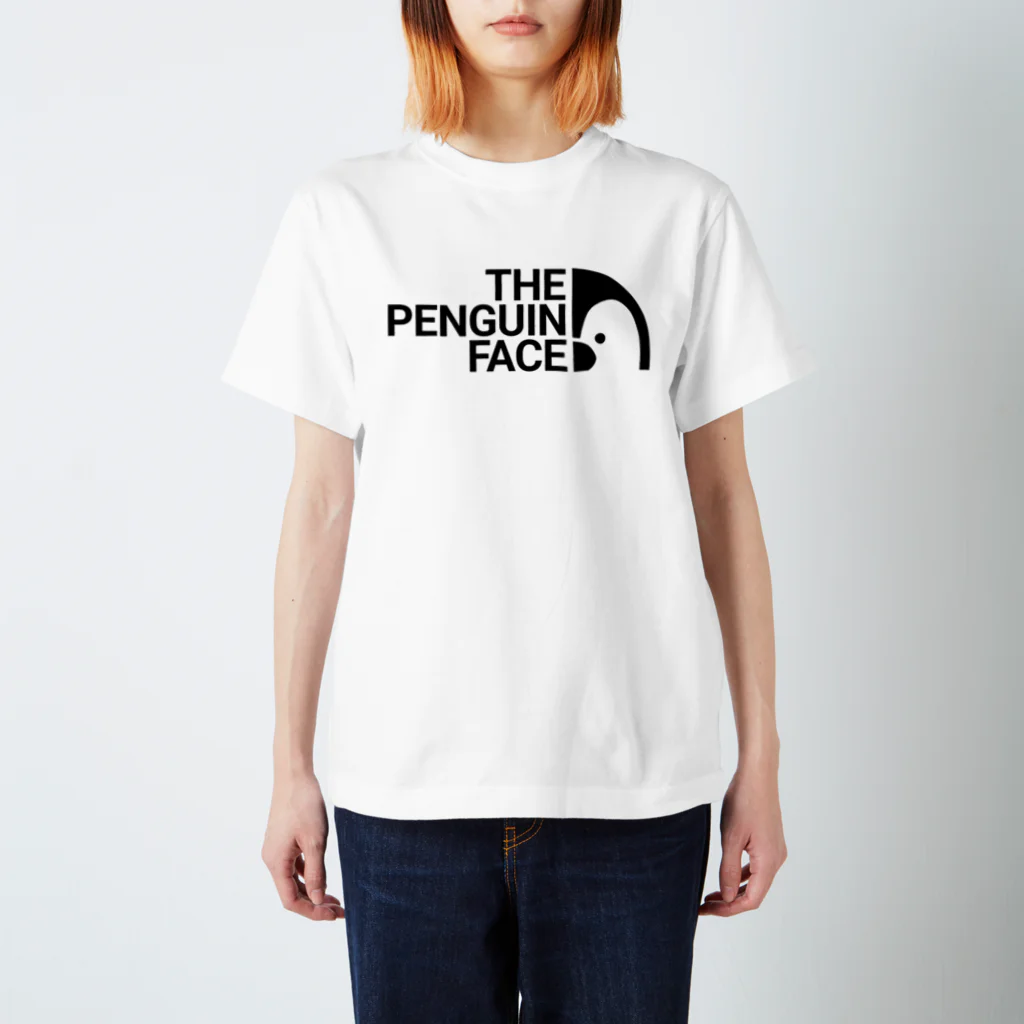 村のペンギンSHOPの【THE PENGUIN FACE】黒文字 Regular Fit T-Shirt