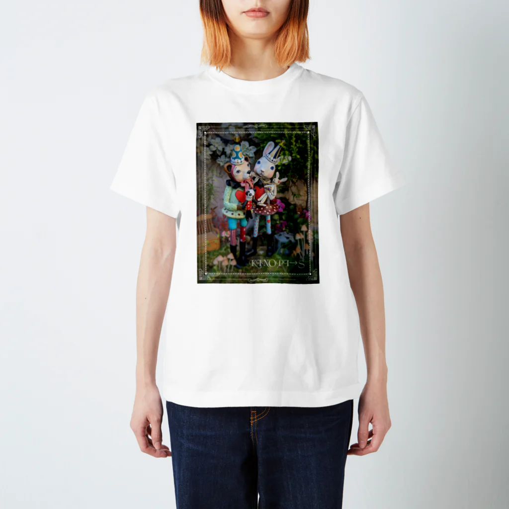 ＫＩＮＯＰＩ→Ｓ（キノピーズ）のお人形あそび(くまとうさぎ) Regular Fit T-Shirt