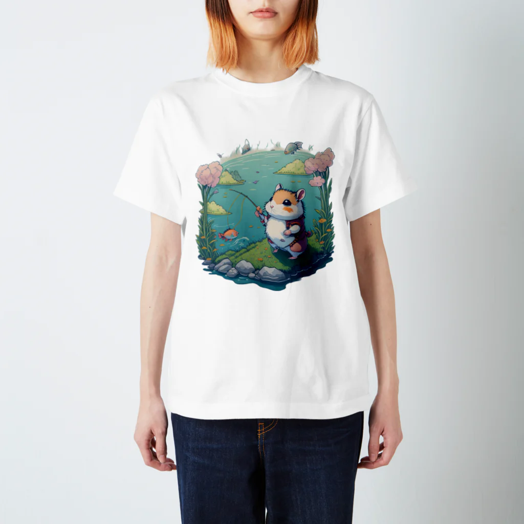 かずのショップの釣りするハムスター スタンダードTシャツ