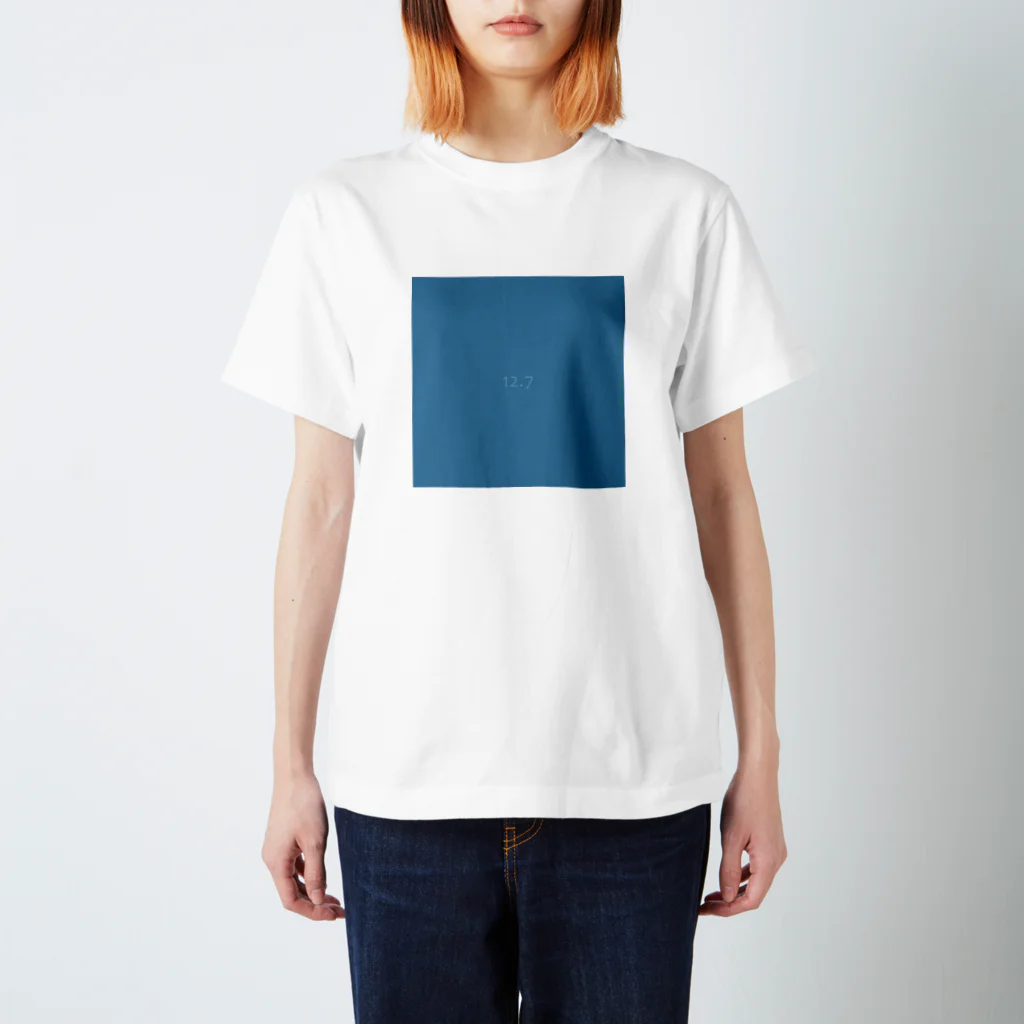 「Birth Day Colors」バースデーカラーの専門店の12月7日の誕生色「サンドル・ブルー」 Regular Fit T-Shirt