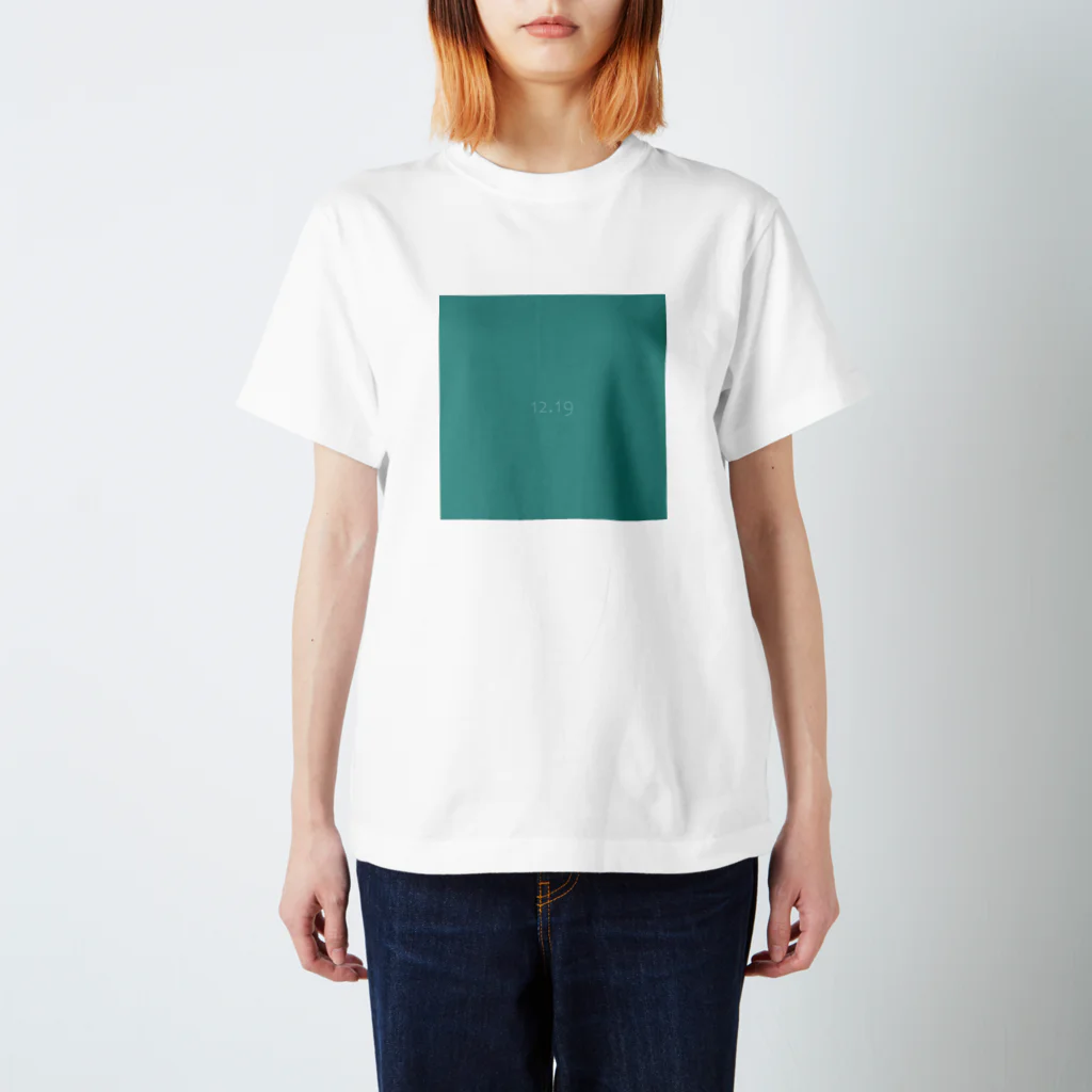 「Birth Day Colors」バースデーカラーの専門店の12月19日の誕生色「ラグーン」 Regular Fit T-Shirt