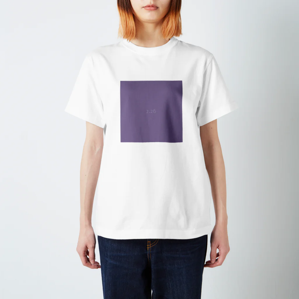 「Birth Day Colors」バースデーカラーの専門店の2月26日の誕生色「チョーク・ヴァイオレット」 Regular Fit T-Shirt
