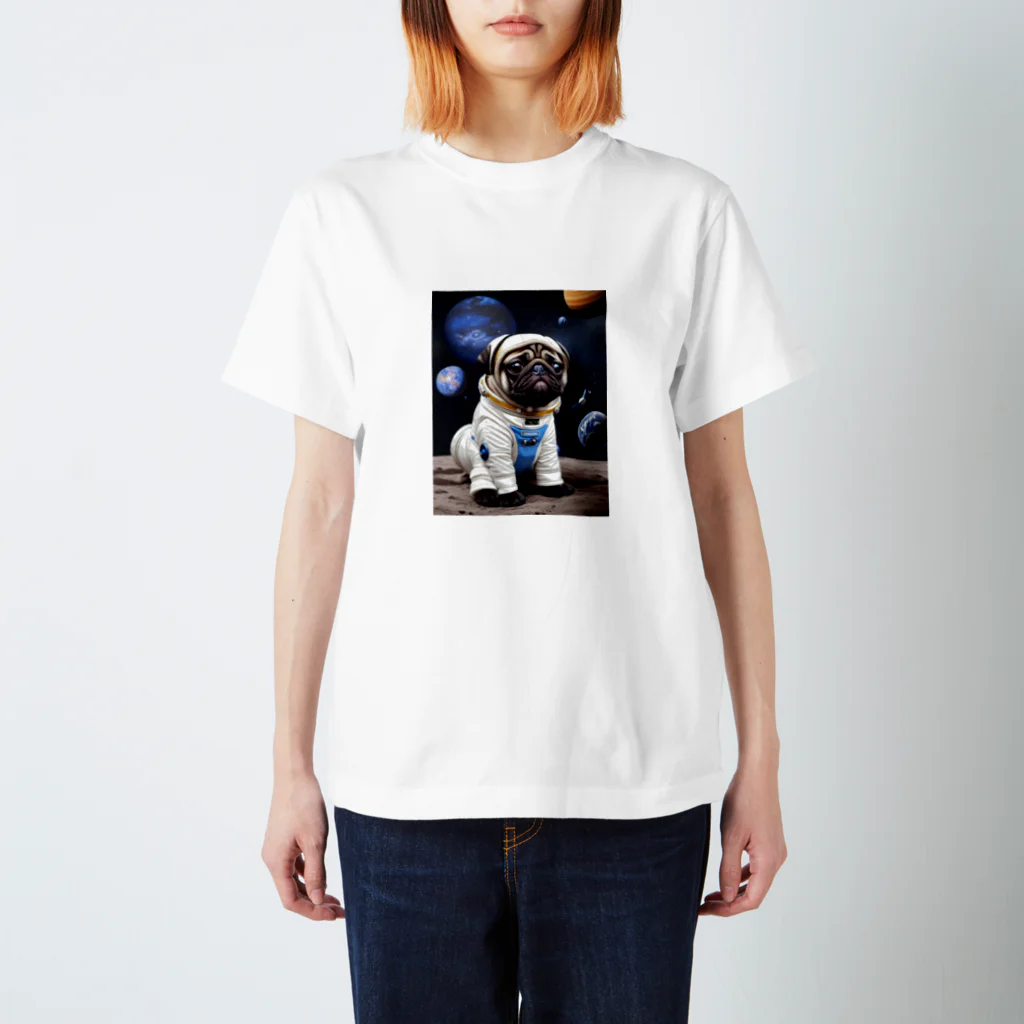 Pet_Charmの宇宙に浮かぶ愛らしいパグ！ Regular Fit T-Shirt