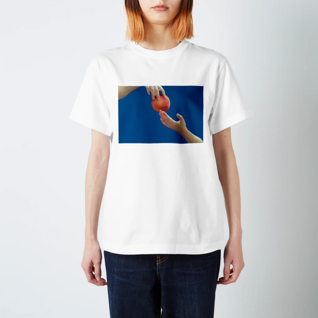 まめすけのpeach Regular Fit T-Shirt