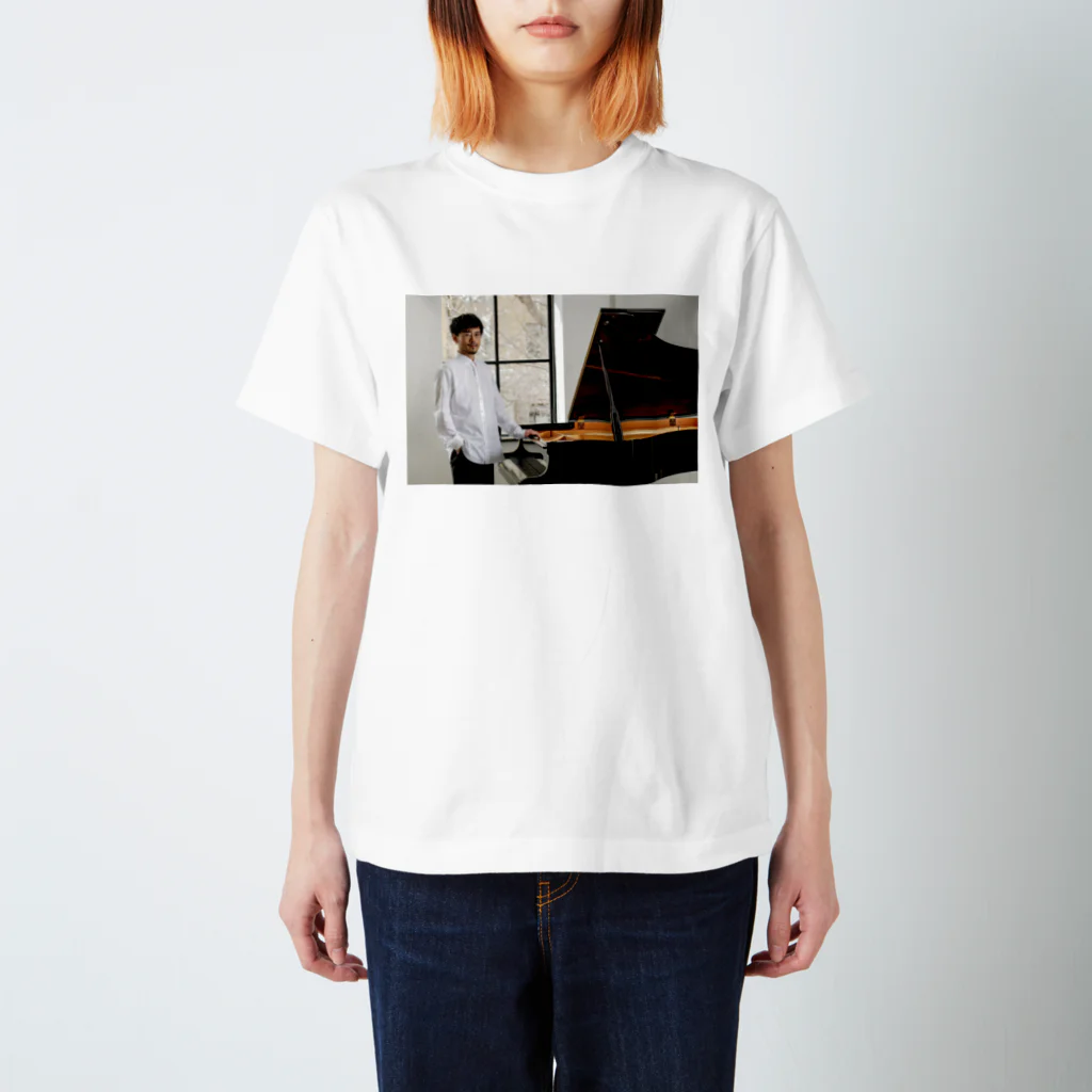 SHUMPEI PIANO CHANNELのSHUMPEI先生ブロマイド スタンダードTシャツ