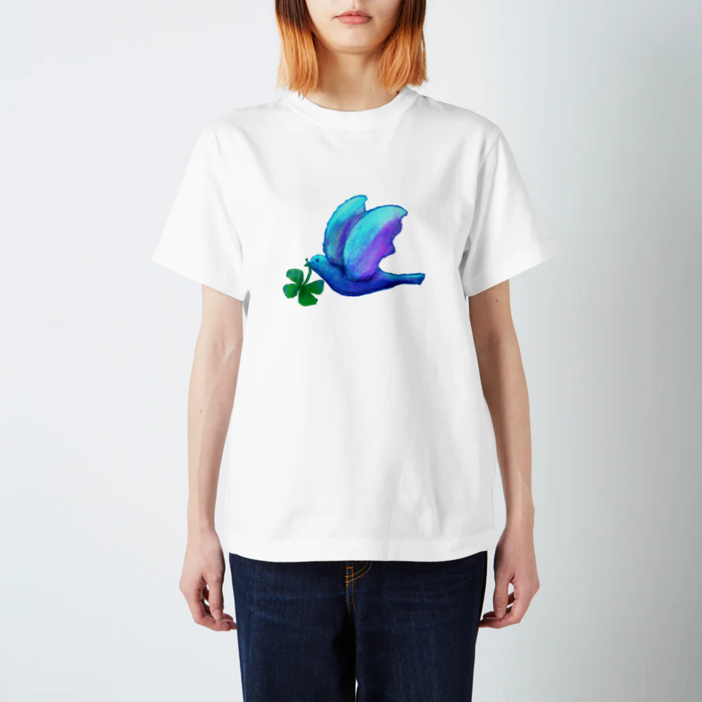 chicodeza by suzuriの幸せの鳩 スタンダードTシャツ