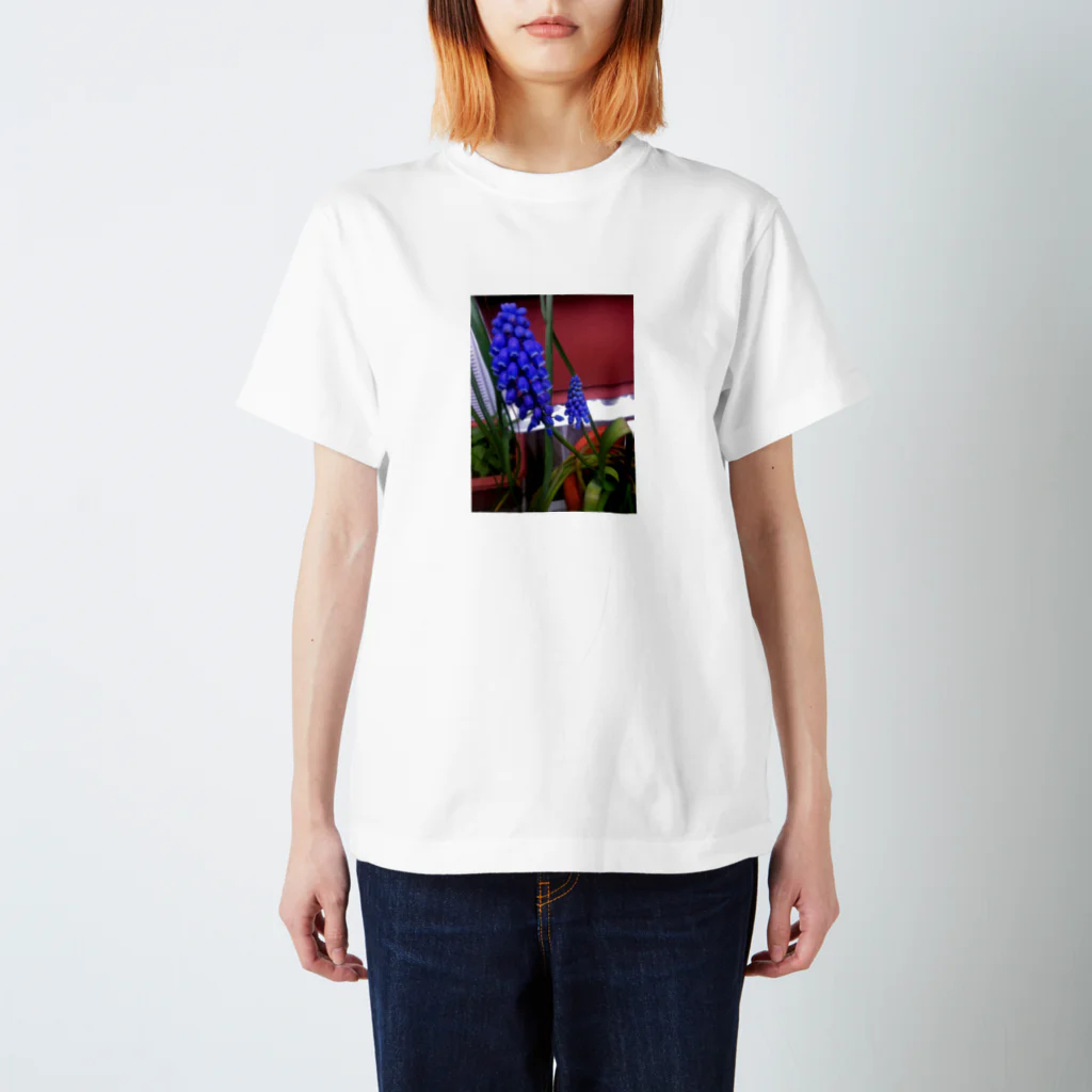 Yochan_zzzの幻想的な青い花 Regular Fit T-Shirt