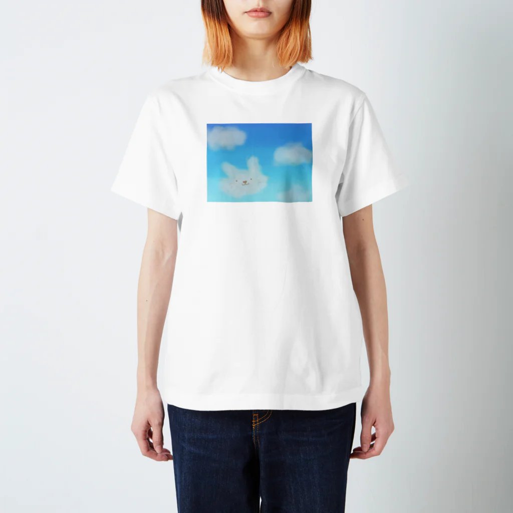 akiの青空とうさぎ雲 Regular Fit T-Shirt