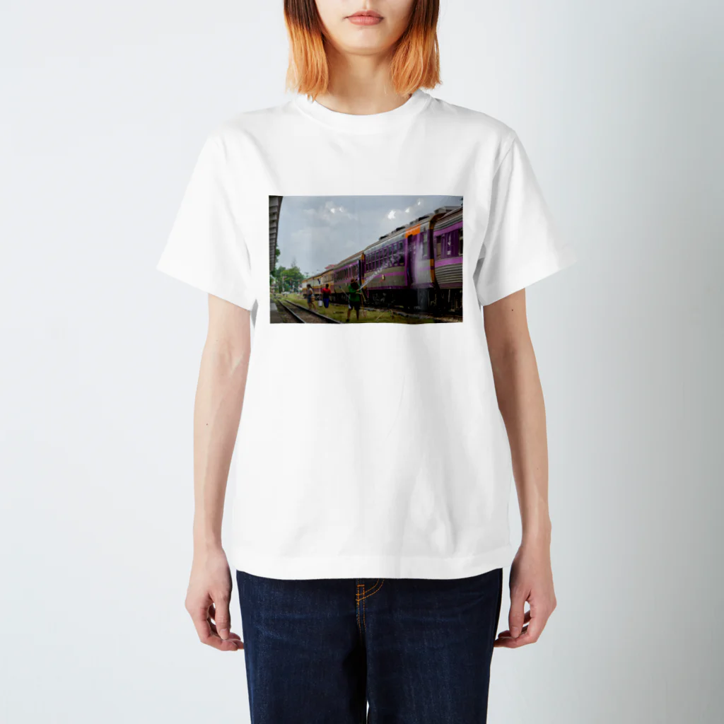 Second_Life_of_Railwaysのタイ鉄道で現役の12系客車が水浴びをする Regular Fit T-Shirt