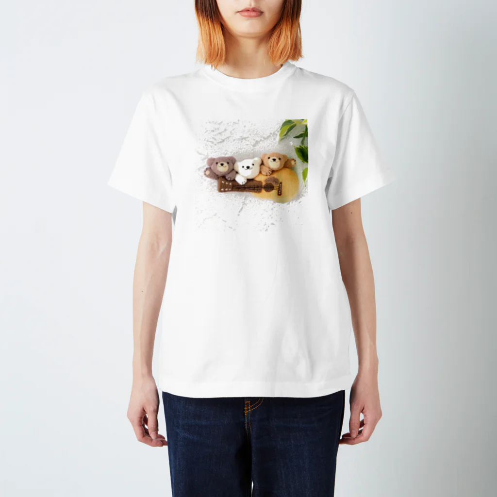 kumamia（くまみあ）のくまの3兄弟（アコースティックギター） Regular Fit T-Shirt