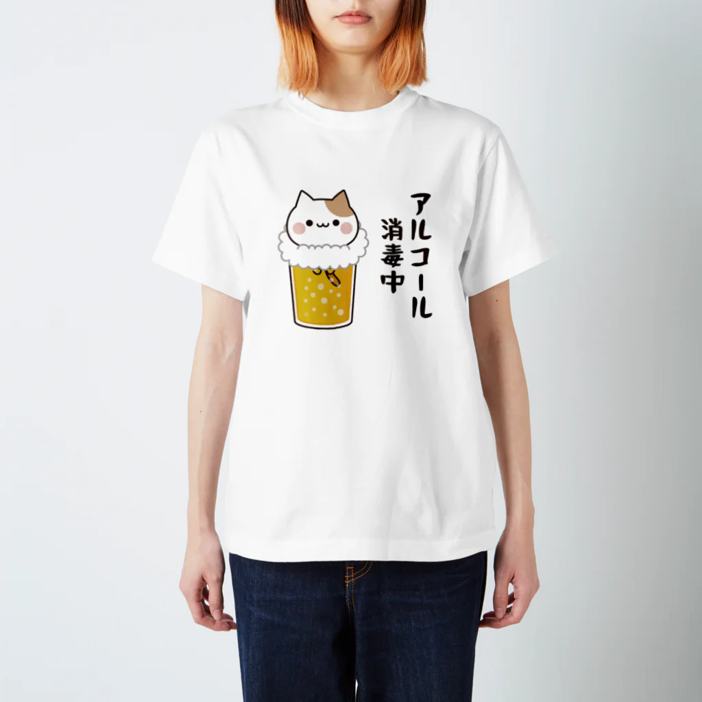 DECORのお酒好きな猫さん　アルコール消毒中ver. Regular Fit T-Shirt