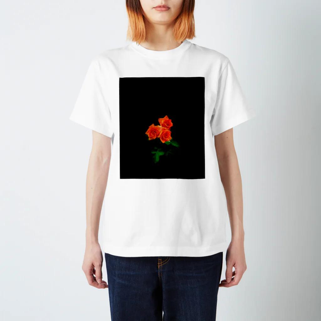 flower_design_hiroの元気と健やかさを与えてくれるオレンジ色のバラグッズ スタンダードTシャツ