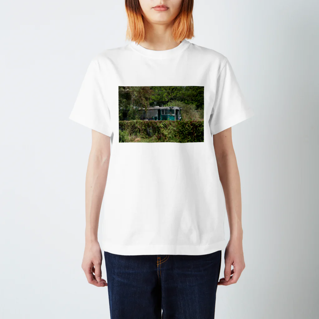 Second_Life_of_Railwaysの元特急「はまかぜ」キハ181系がミャンマーで朽ちてゆく スタンダードTシャツ