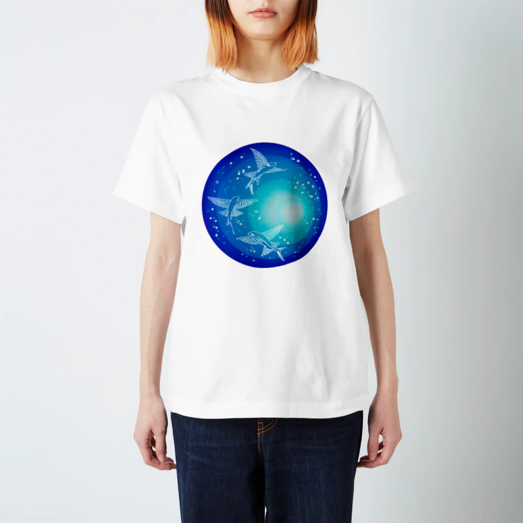 海青喫茶SUZURI店のキラキラトビウオ スタンダードTシャツ