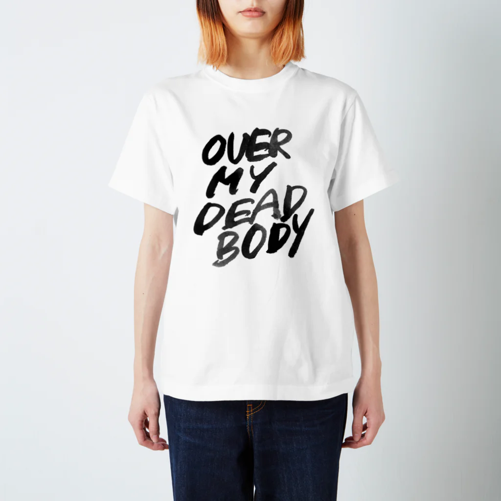 FUN FAN FUNのOVER MY DEAD BODY TEXT VER Regular Fit T-Shirt