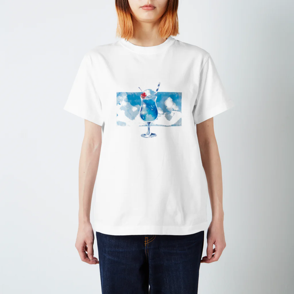 地球屋SUZURI店の青空クリームソーダ(背景あり) Regular Fit T-Shirt