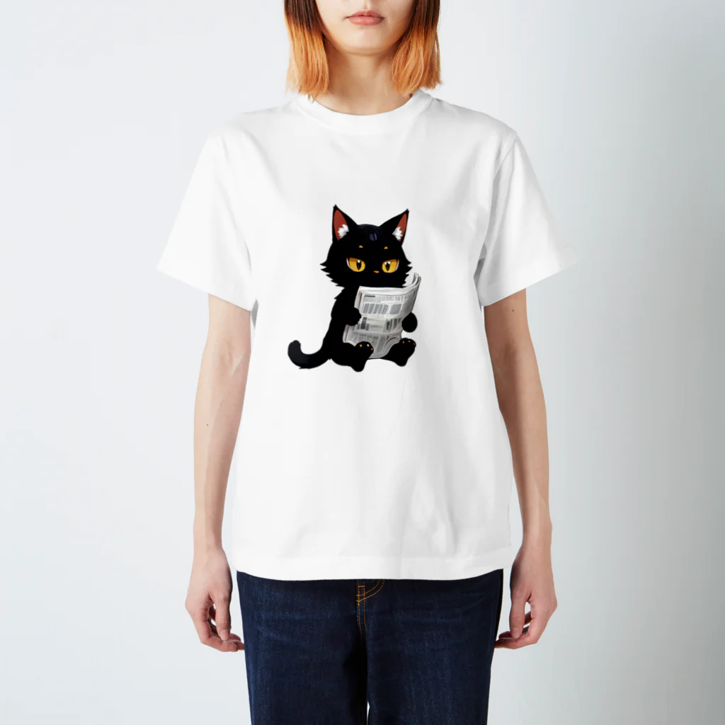 art-galleryの新聞を読む黒猫 Regular Fit T-Shirt