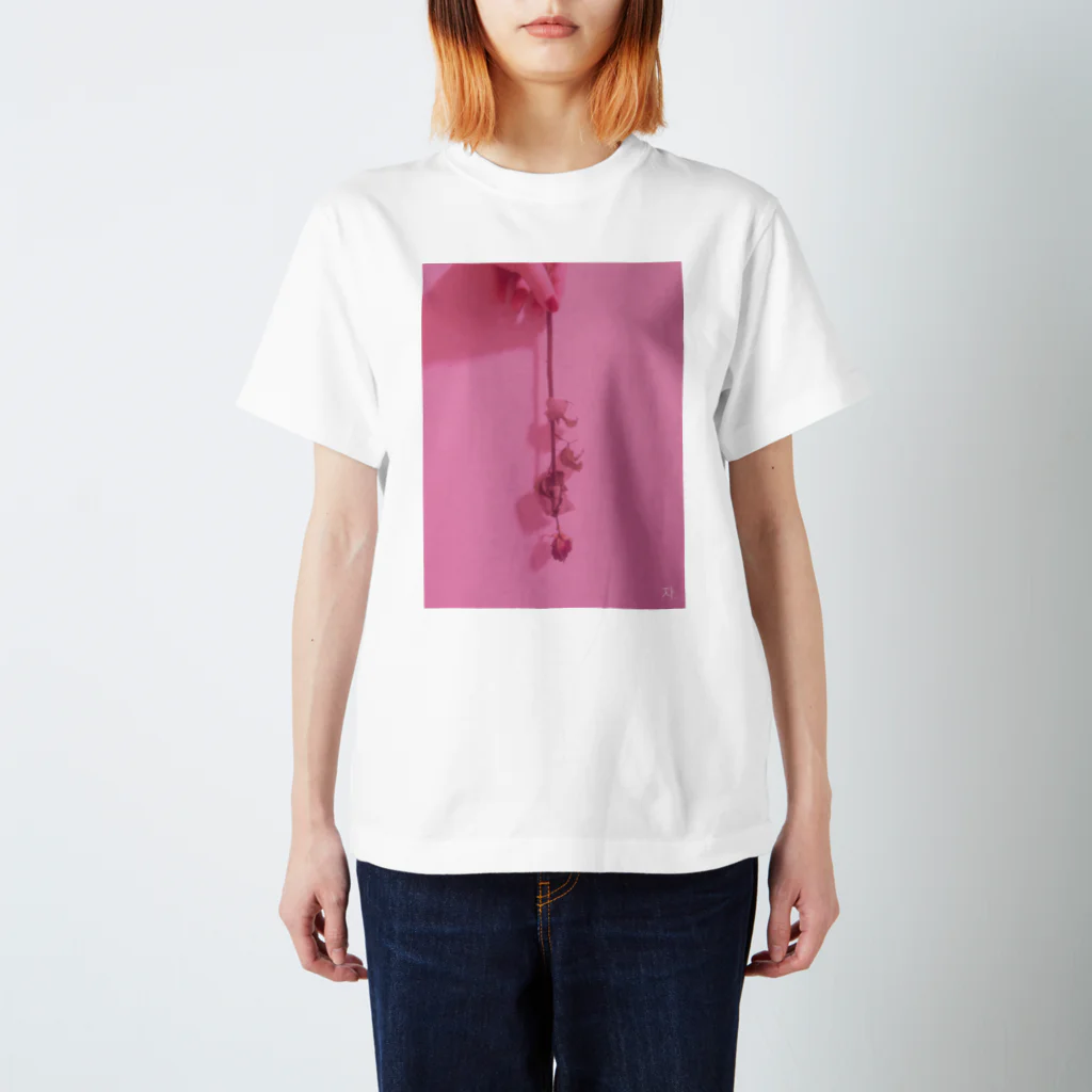 ぬーん。の薔薇です。 Regular Fit T-Shirt