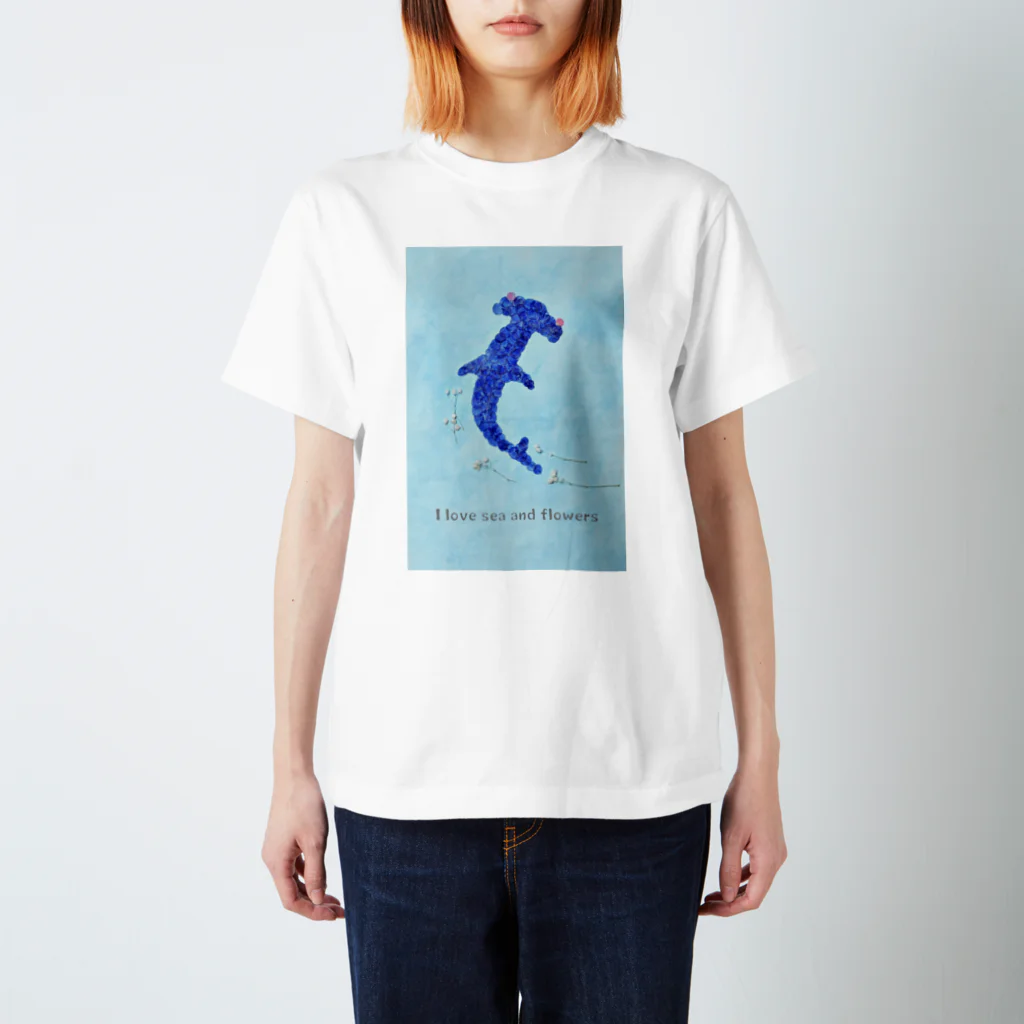 エフェメラル フラワーアートの花シュモクザメ Tシャツ Regular Fit T-Shirt