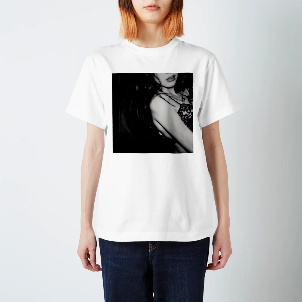 SOKICHISAITOのThe Intersection of a Turning Woman and AI: A Genesis of New Life #011 #forntprint スタンダードTシャツ