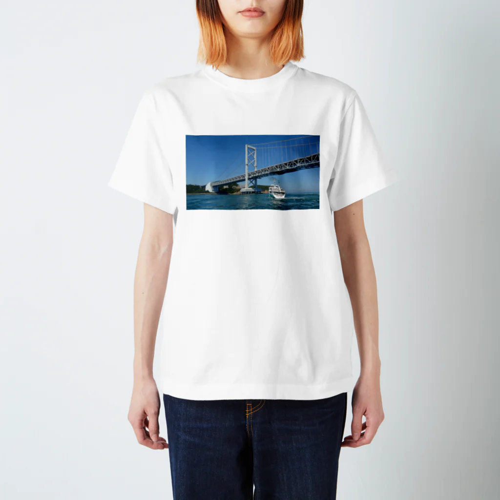 kokyu.jpの鳴門海峡大橋か瀬戸大橋（たぶん鳴門海峡大橋） スタンダードTシャツ