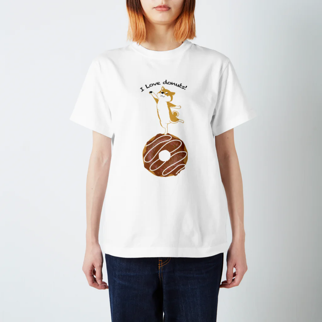 真希ナルセ（マキナル）のI love donuts!（赤柴） Regular Fit T-Shirt