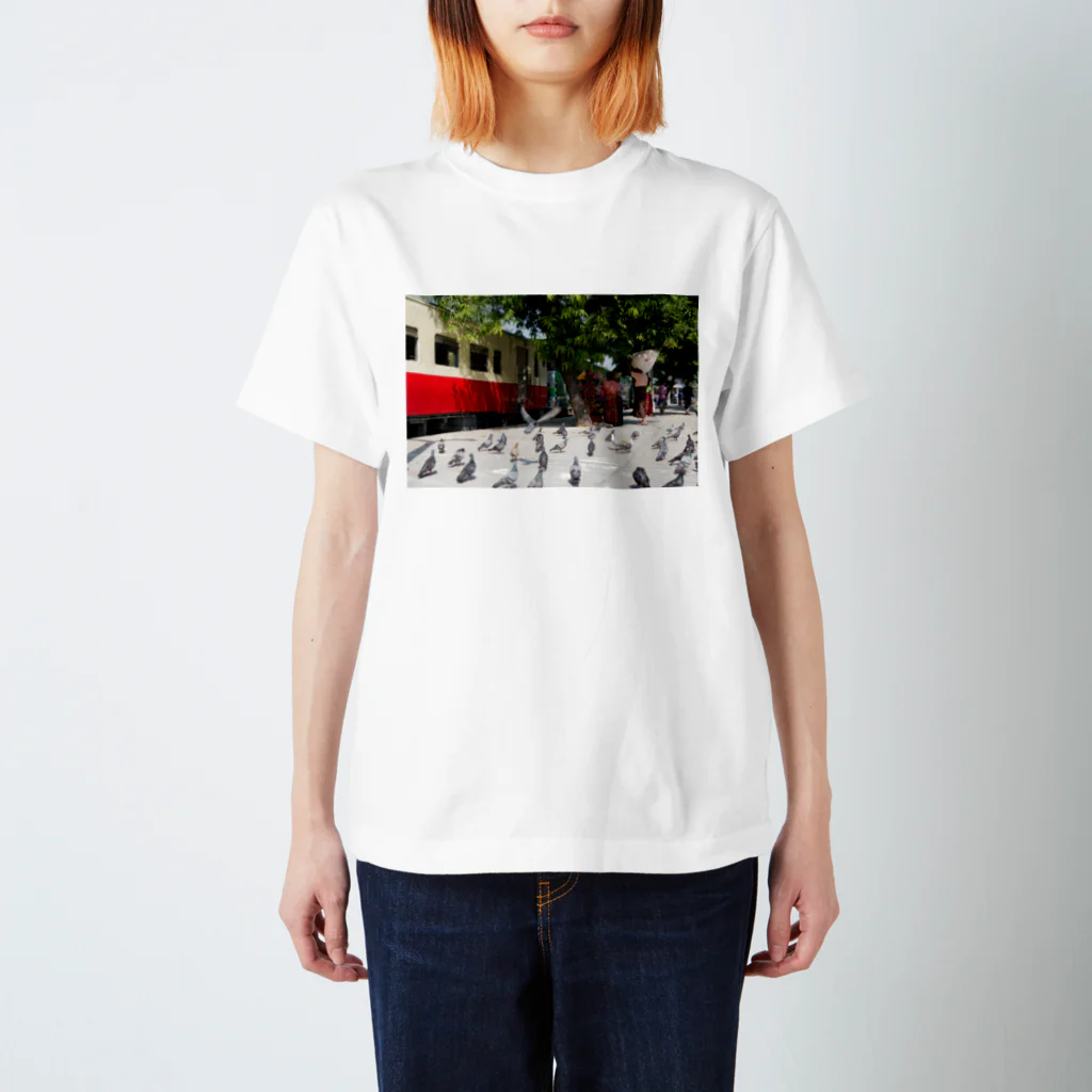 Second_Life_of_Railwaysの元JR北海道キハ40系がミャンマー国鉄で新たな旅路を行く。 Regular Fit T-Shirt