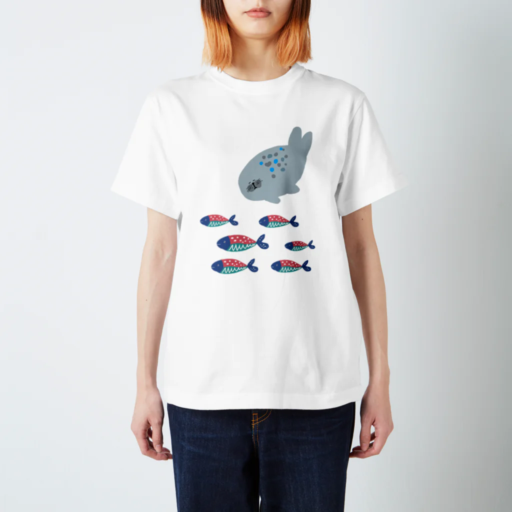 たぬぽっくるのお魚大好きアザラシ Regular Fit T-Shirt