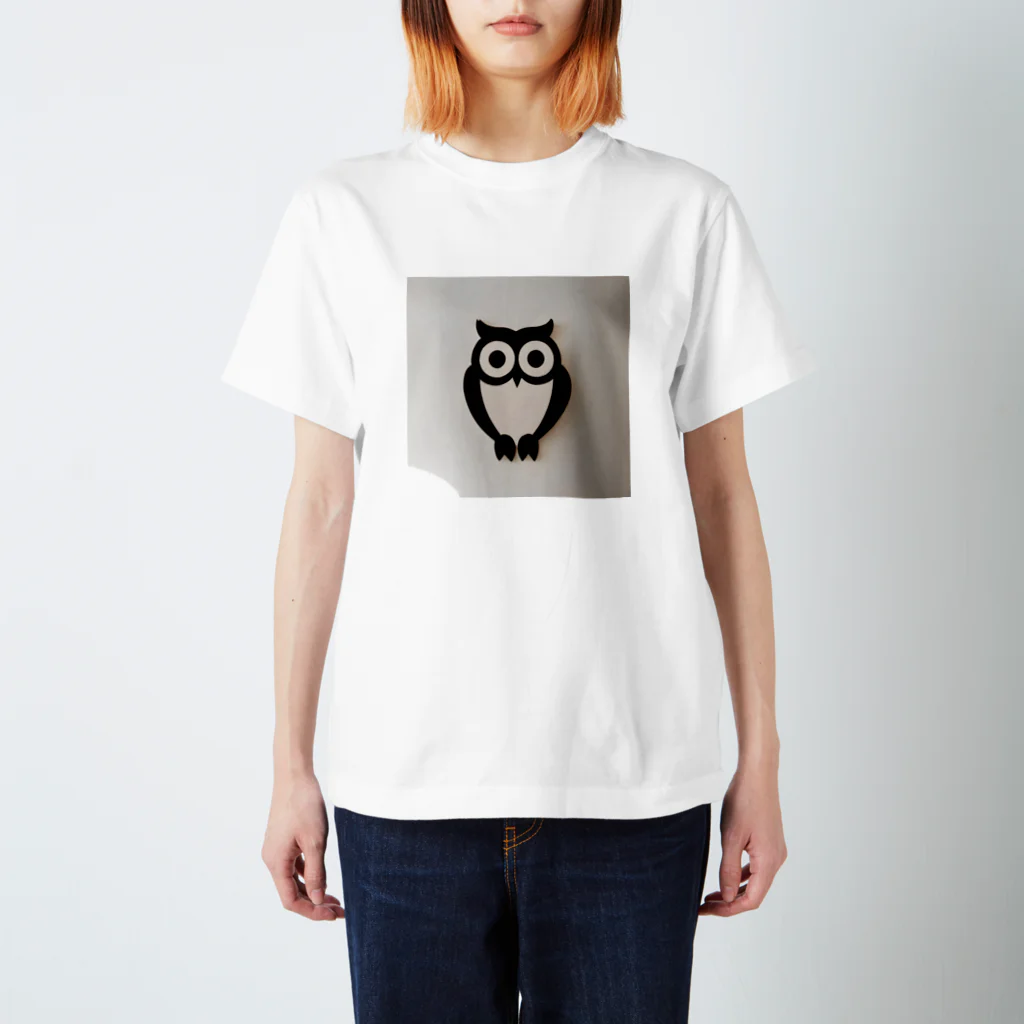 Owlの白黒フクロウちゃんのイラストグッズ スタンダードTシャツ