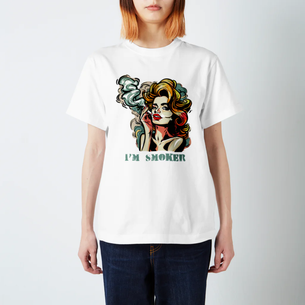 islandmoon13の煙草を吸う美女 Regular Fit T-Shirt