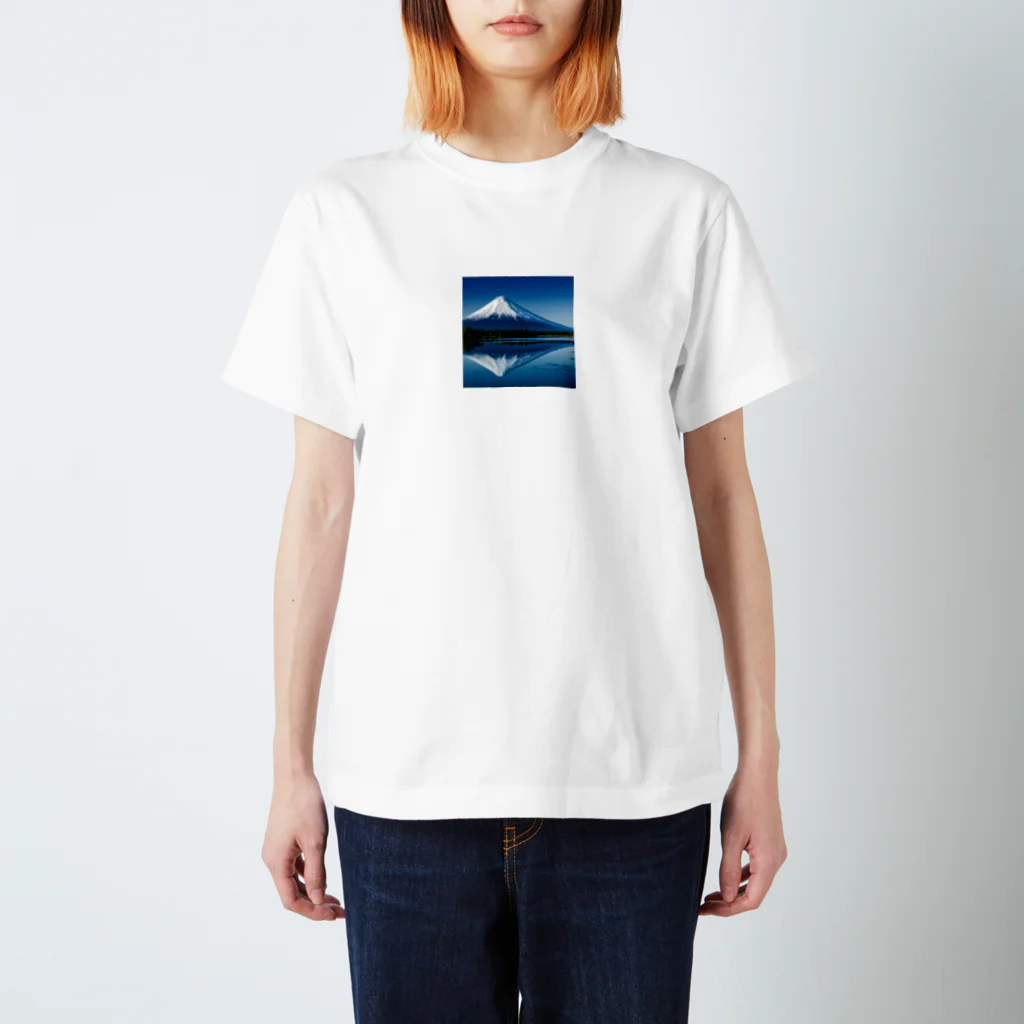 YASU1の湖に反射する富士山 スタンダードTシャツ