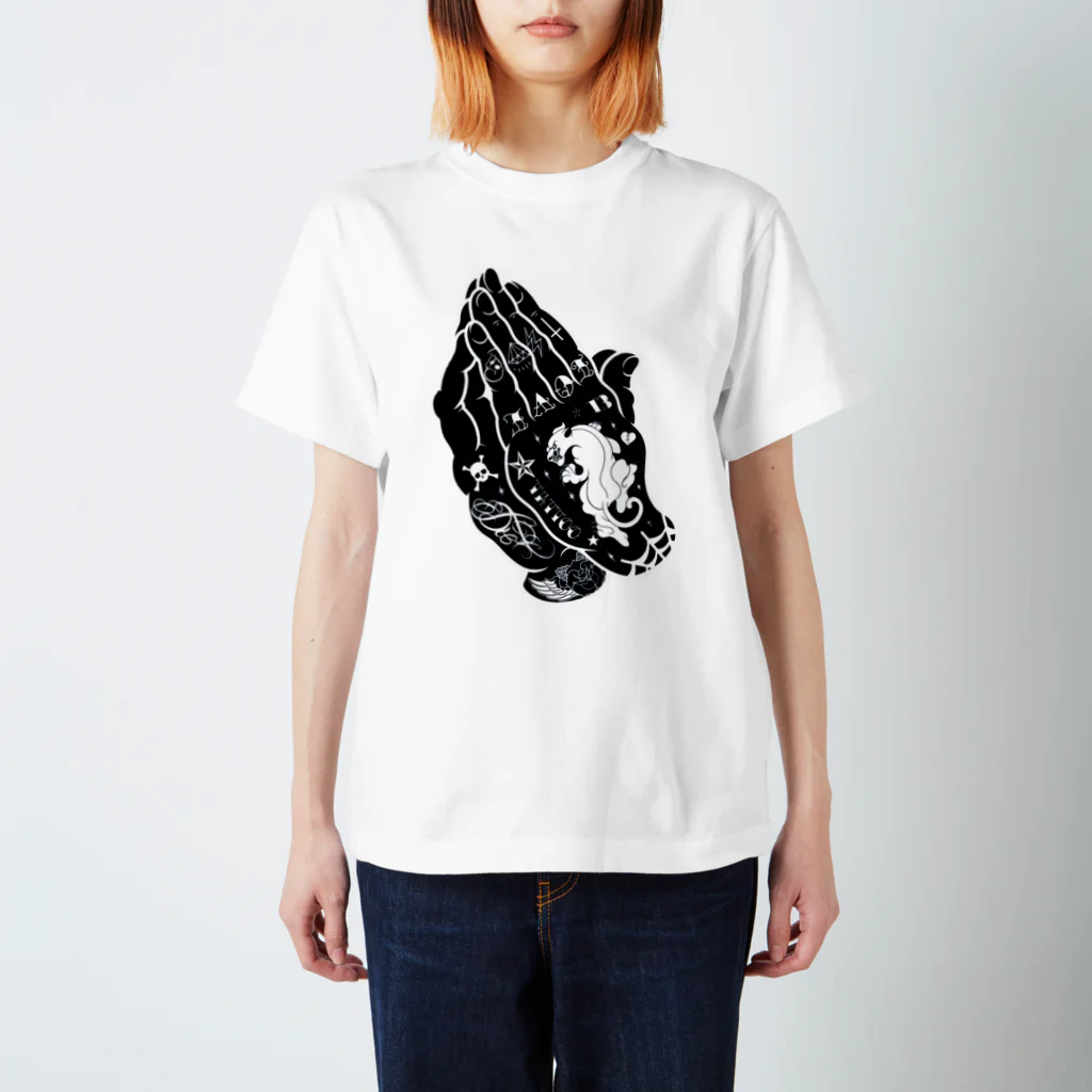 Demon Lord 9 tailsの『PRAYING BLACK HANDS』 スタンダードTシャツ