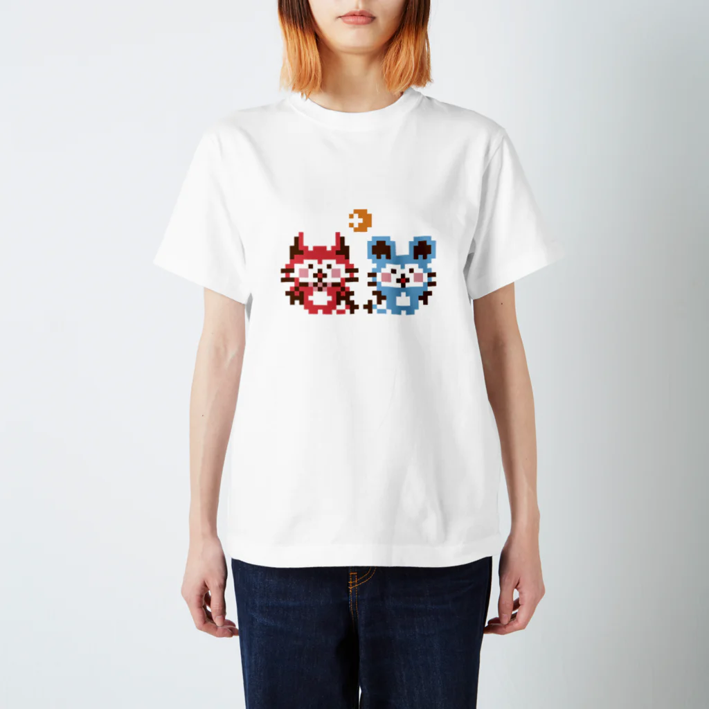 ミニマムユニヴァース@SUZURIのデビねこくんとデビねずちゃんと月のドット絵Tシャツ Regular Fit T-Shirt