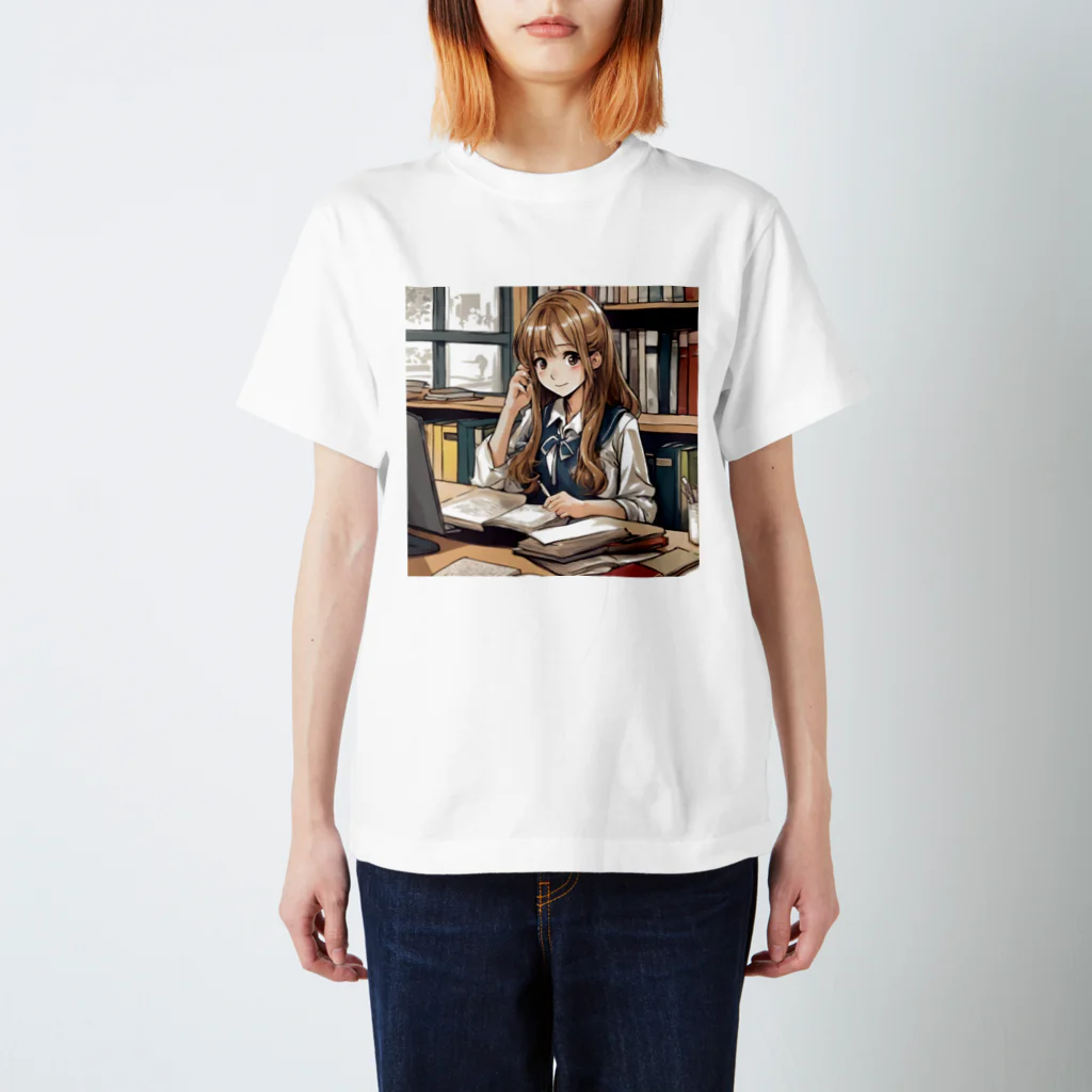 可愛いは正義！の文学少女　勉強する女子高生 Regular Fit T-Shirt