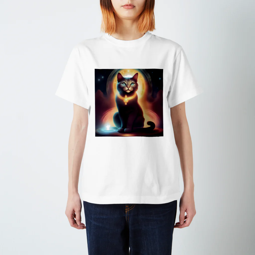 不思議な雑貨屋の神々しい猫 Regular Fit T-Shirt