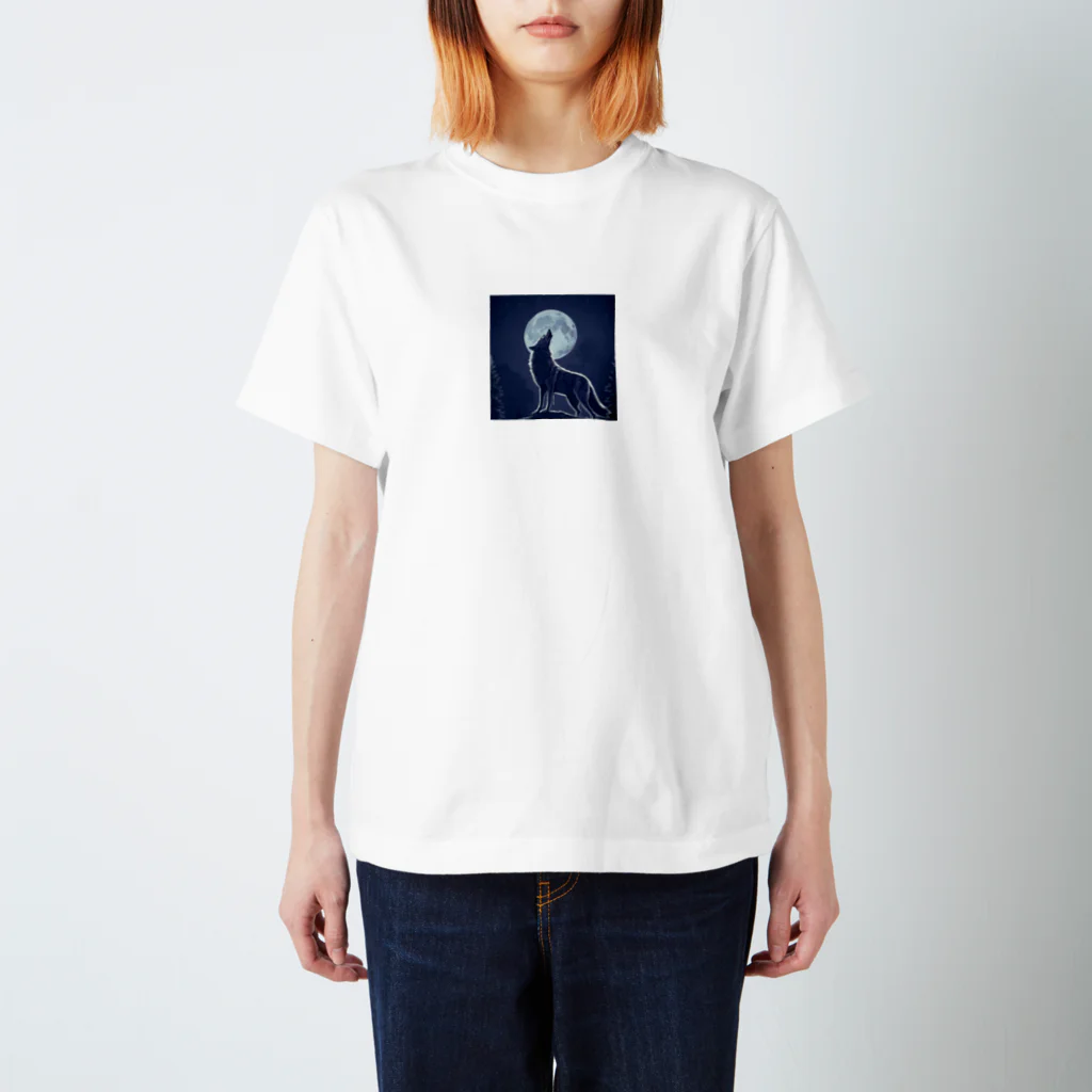 アニマルデザインの月夜に吠える狼 Regular Fit T-Shirt