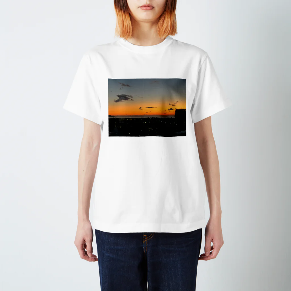 machicoの冬の夕陽 Regular Fit T-Shirt