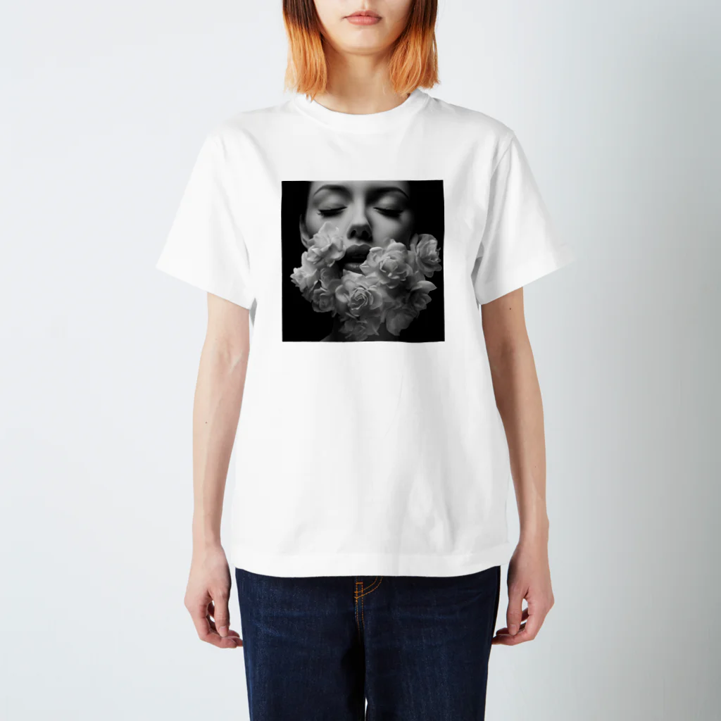 影のアートショップの優雅な息吹 Regular Fit T-Shirt