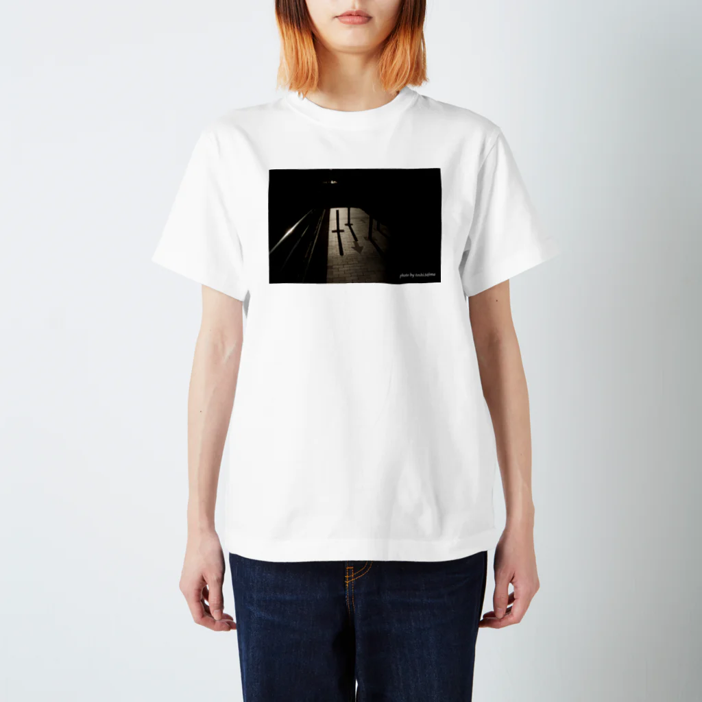 トシタジマの店のShadowy Cool Regular Fit T-Shirt