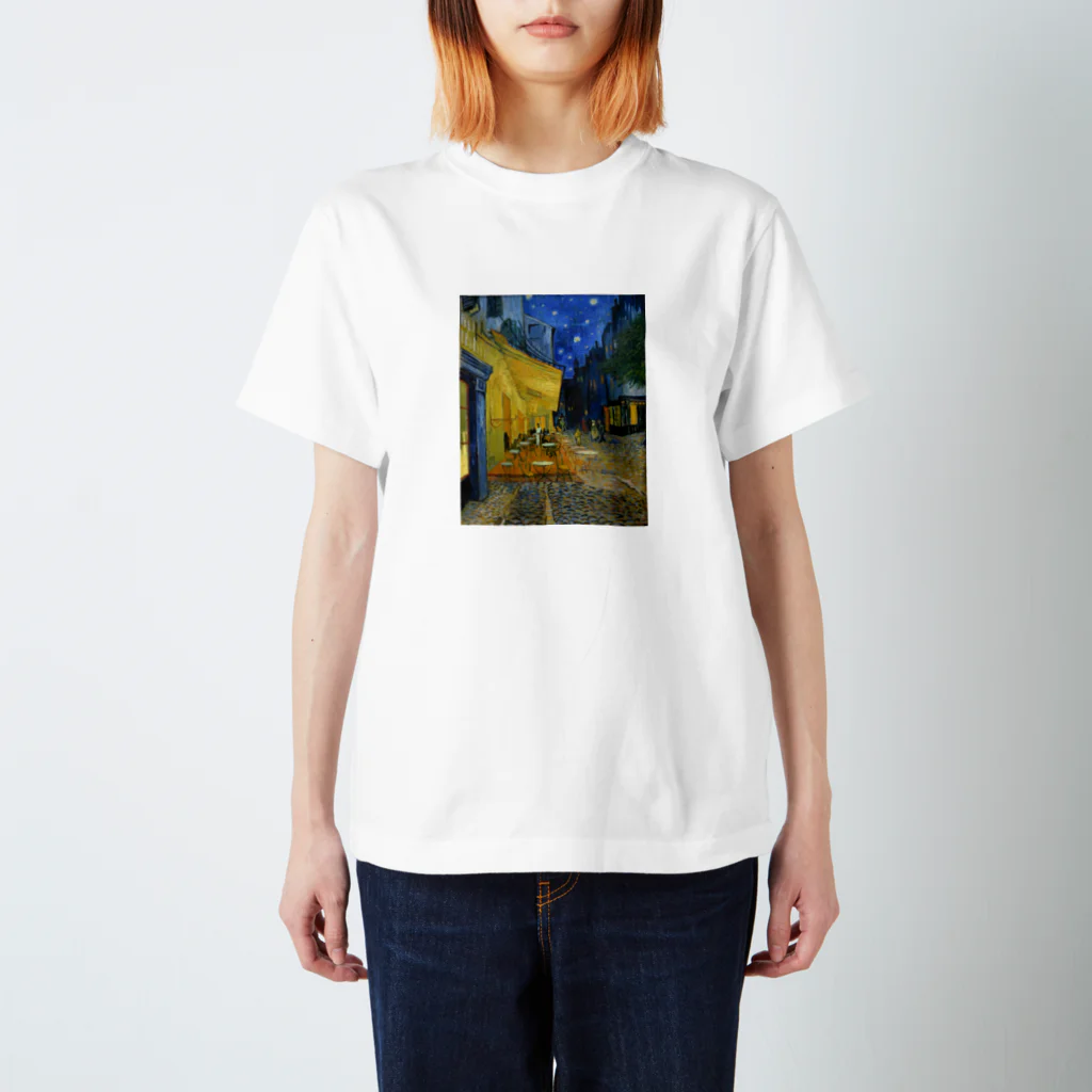 名画館のゴッホ「夜のカフェテラス」　フィンセント・ファン・ゴッホの絵画【名画】 スタンダードTシャツ