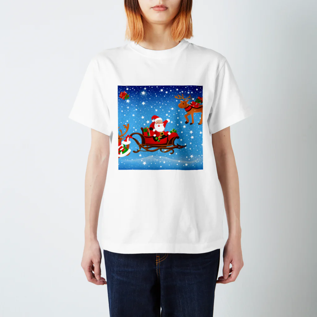 HirockDesignJapanのクリスマスイブにプレゼント配達するサンタクロースとトナカイ スタンダードTシャツ