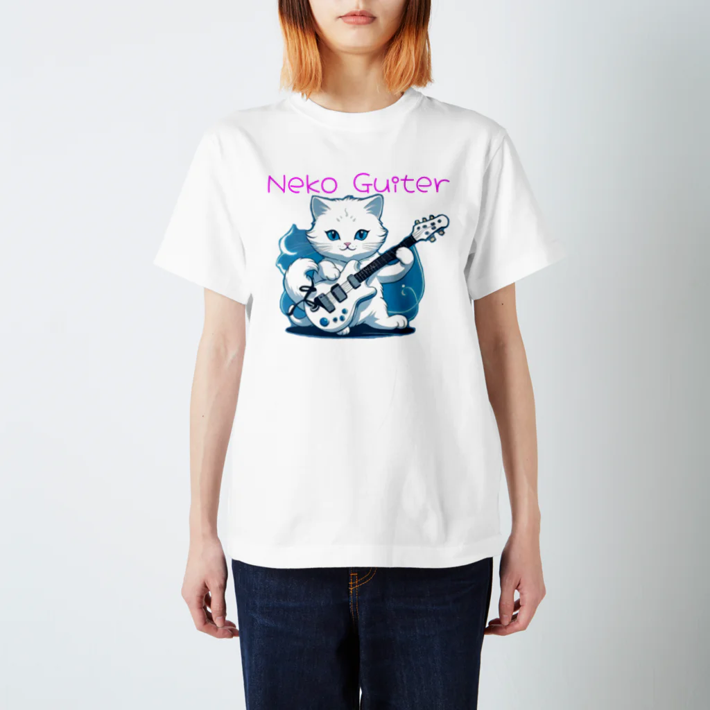 ねこTシャツ SBBSTYLE NEKOのネコと白いエレキギター002 スタンダードTシャツ