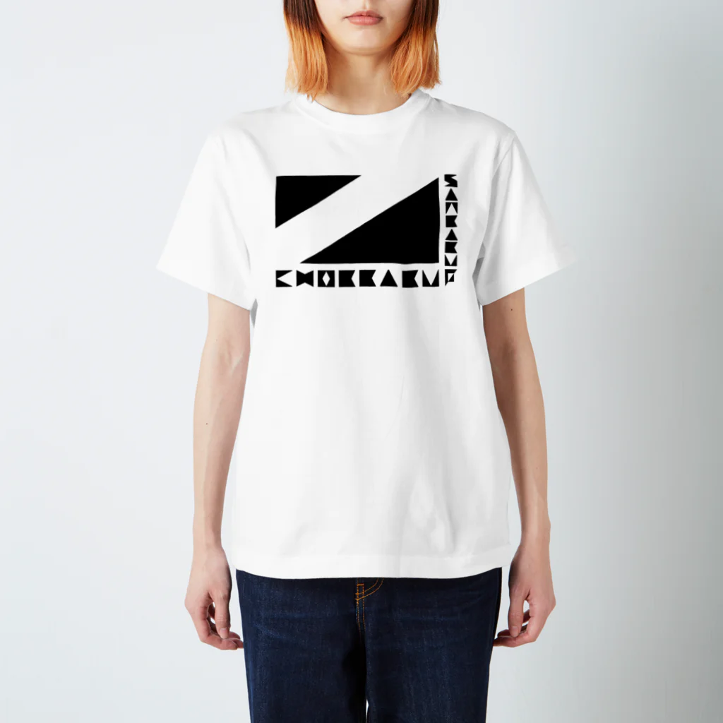 Ku-Ma's SHOPのチョッカクサンカク（黒）_Type2 Regular Fit T-Shirt